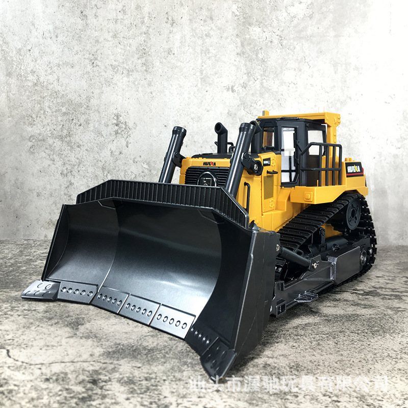 Heavy Equipment Bulldozer - Huina Remote Control Tracked Bulldozer 1